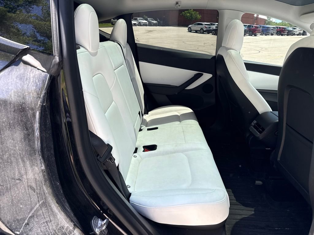 Used 2022 Tesla Model Y Long Range AWD/4WD image 25