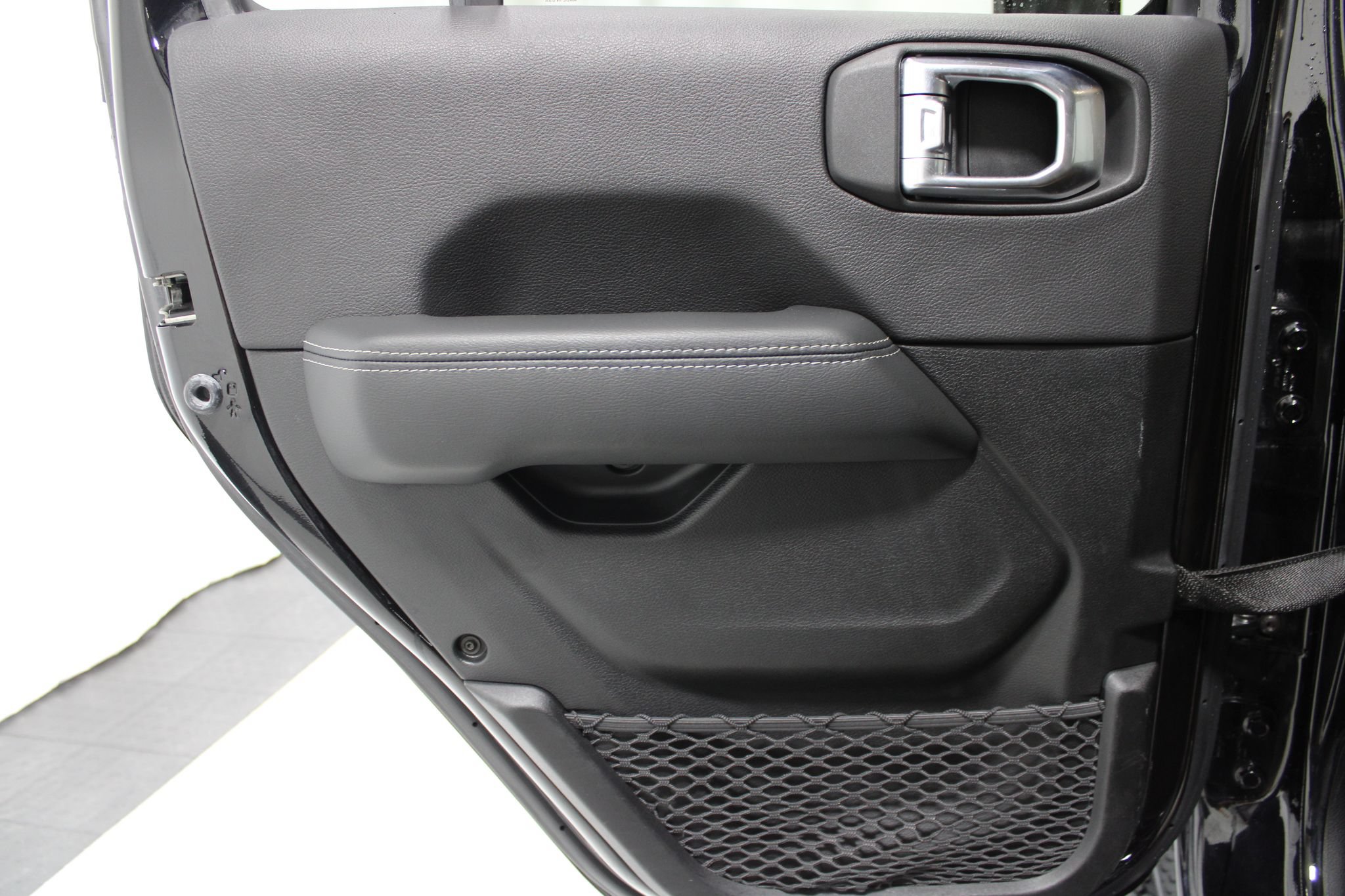 Used 2021 Jeep Wrangler Unlimited Sahara AWD/4WD image 16