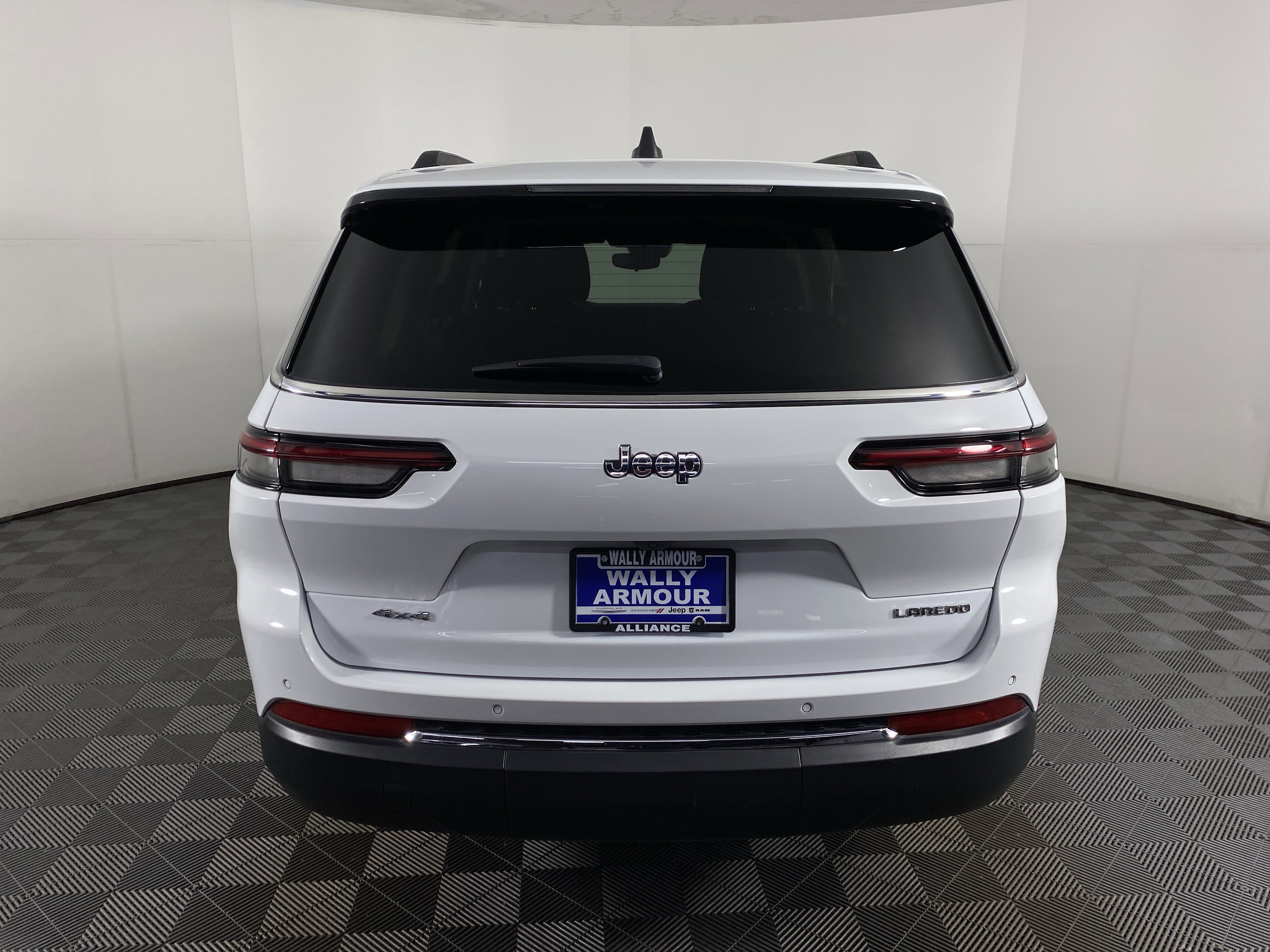 Used 2023 Jeep Grand Cherokee L Laredo w/ Luxury Tech Group I AWD/4WD image 9