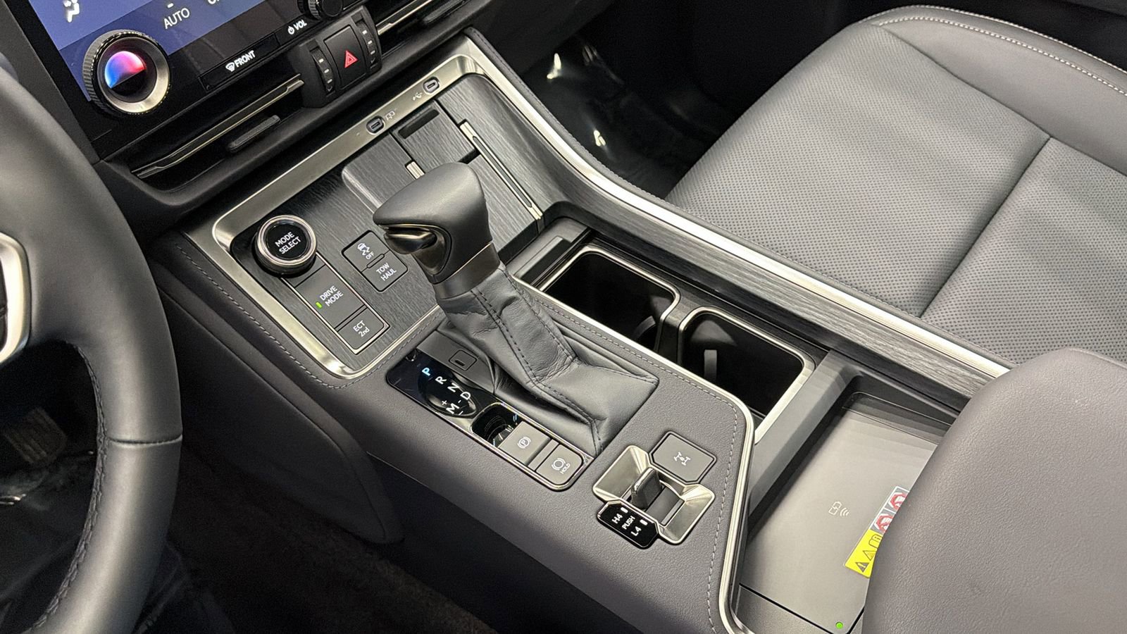 Used 2025 Lexus GX 550 w/ Accessory Package (Z1) image 25