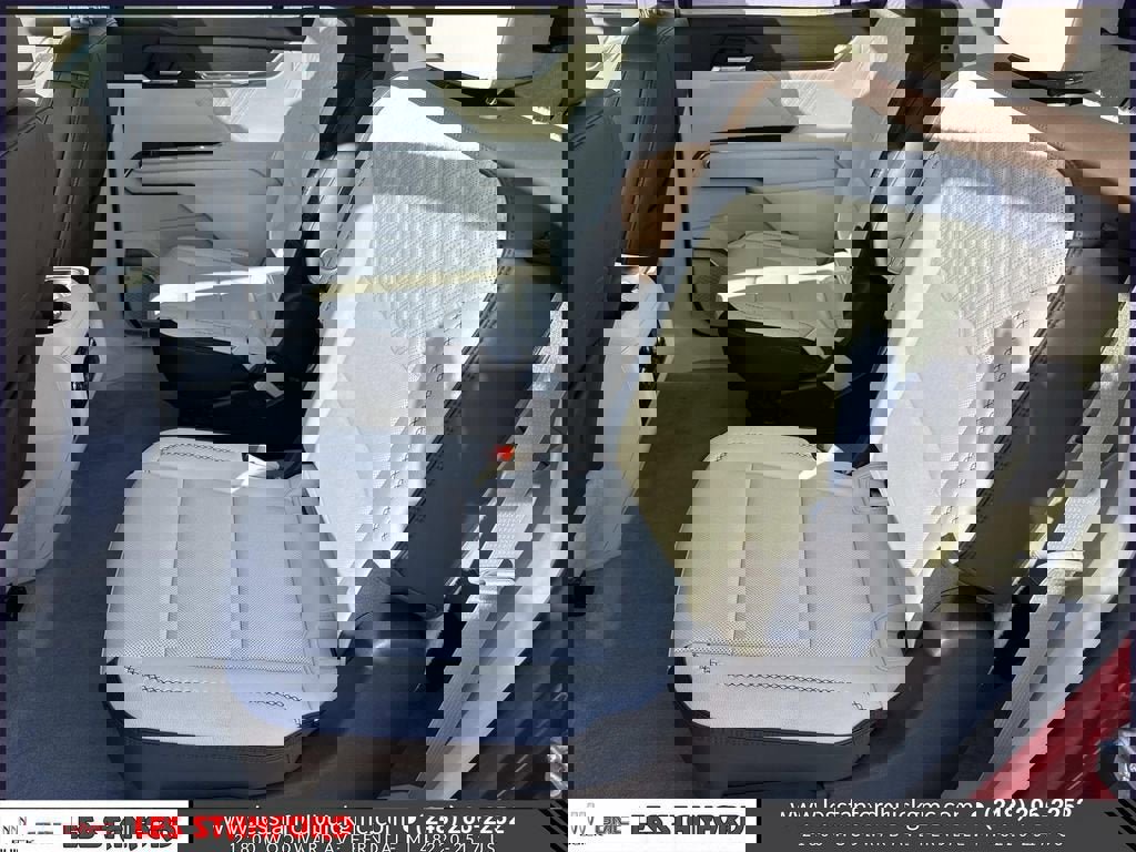 Used 2024 GMC Acadia Denali image 13