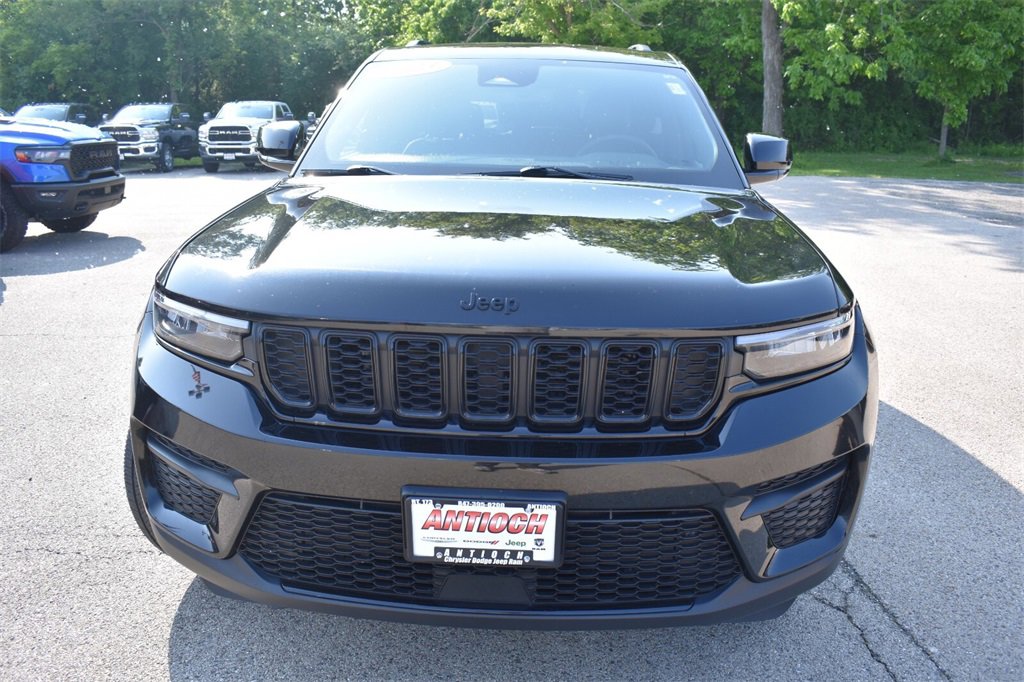 Used 2023 Jeep Grand Cherokee Altitude image 11