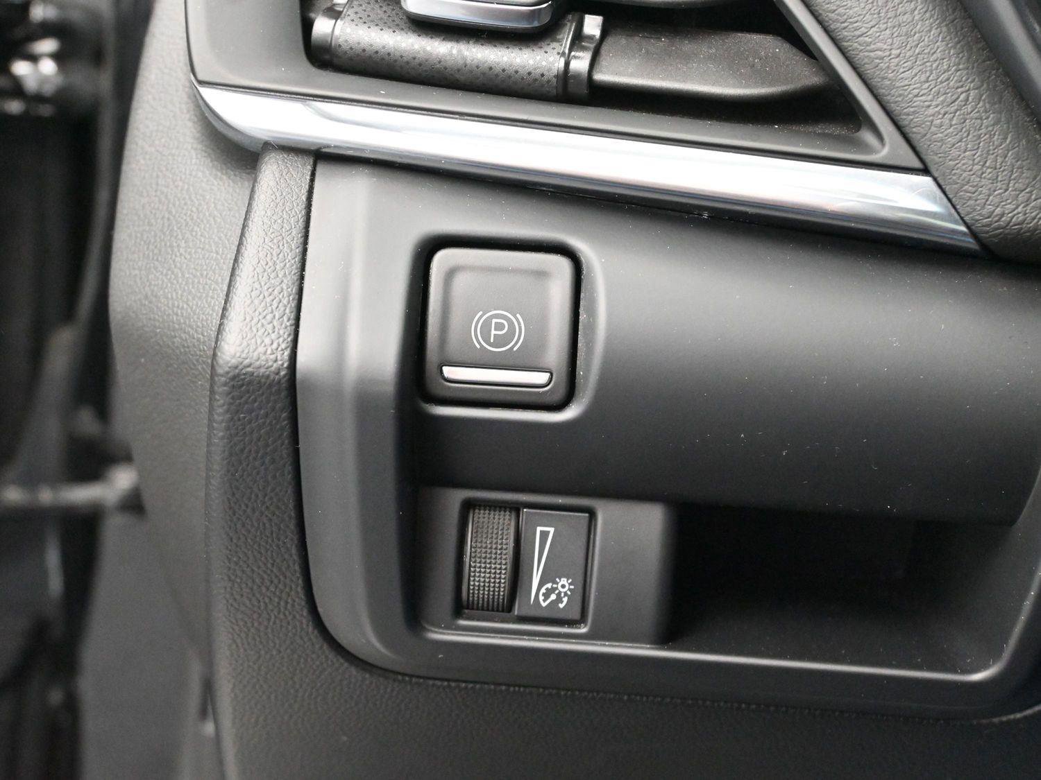 Certified 2022 Cadillac CT4 Luxury w/ Sun And Sound Package image 27