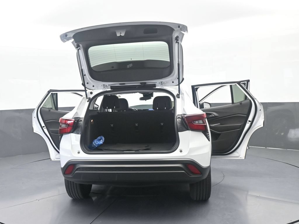 Used 2025 Chevrolet Trax LS FWD image 66