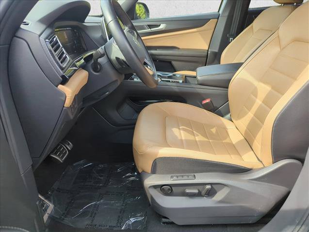 Used 2024 Volkswagen Atlas Cross Sport SEL R-Line AWD/4WD image 18