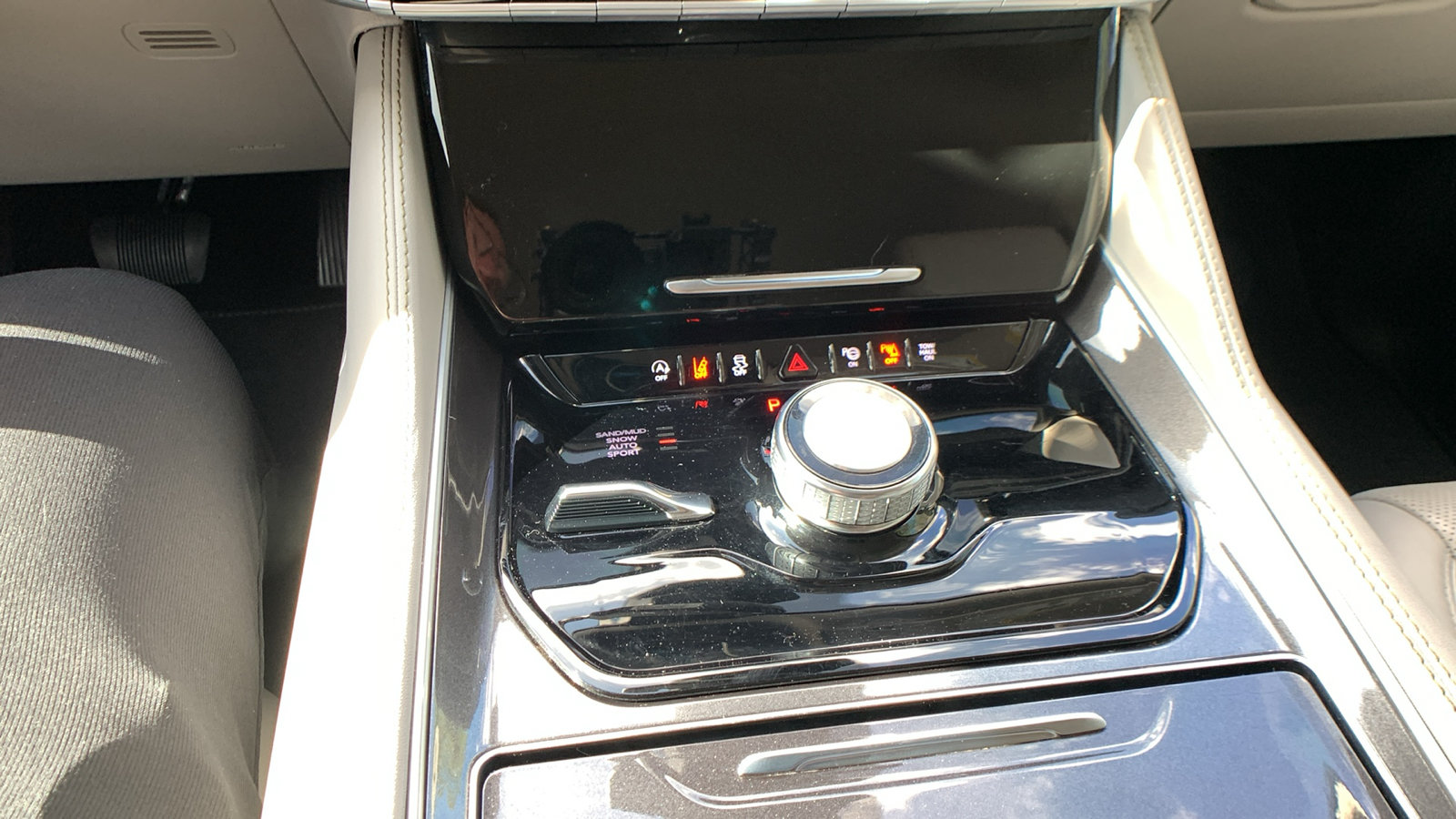 Used 2023 Jeep Wagoneer 4WD w/ Convenience Group I image 17