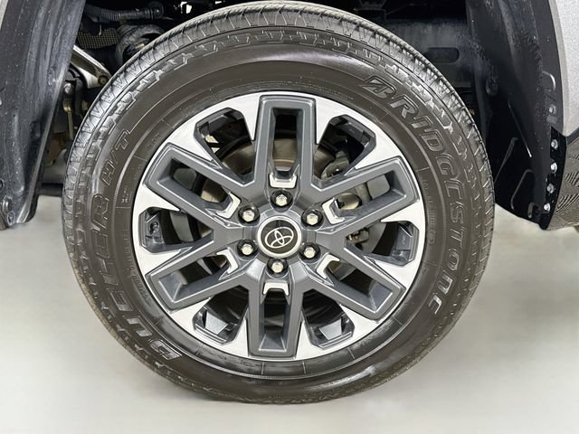 Used 2024 Toyota Tundra Limited AWD/4WD image 30