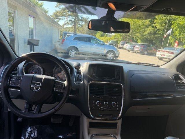 Used 2018 Dodge Grand Caravan SXT FWD image 17