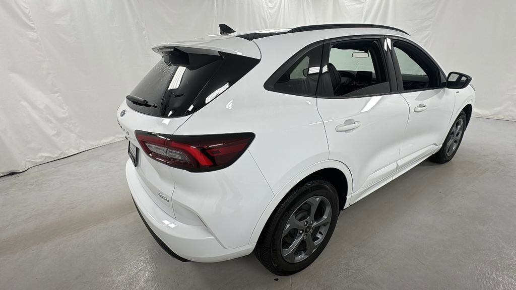 Used 2023 Ford Escape ST-Line image 3