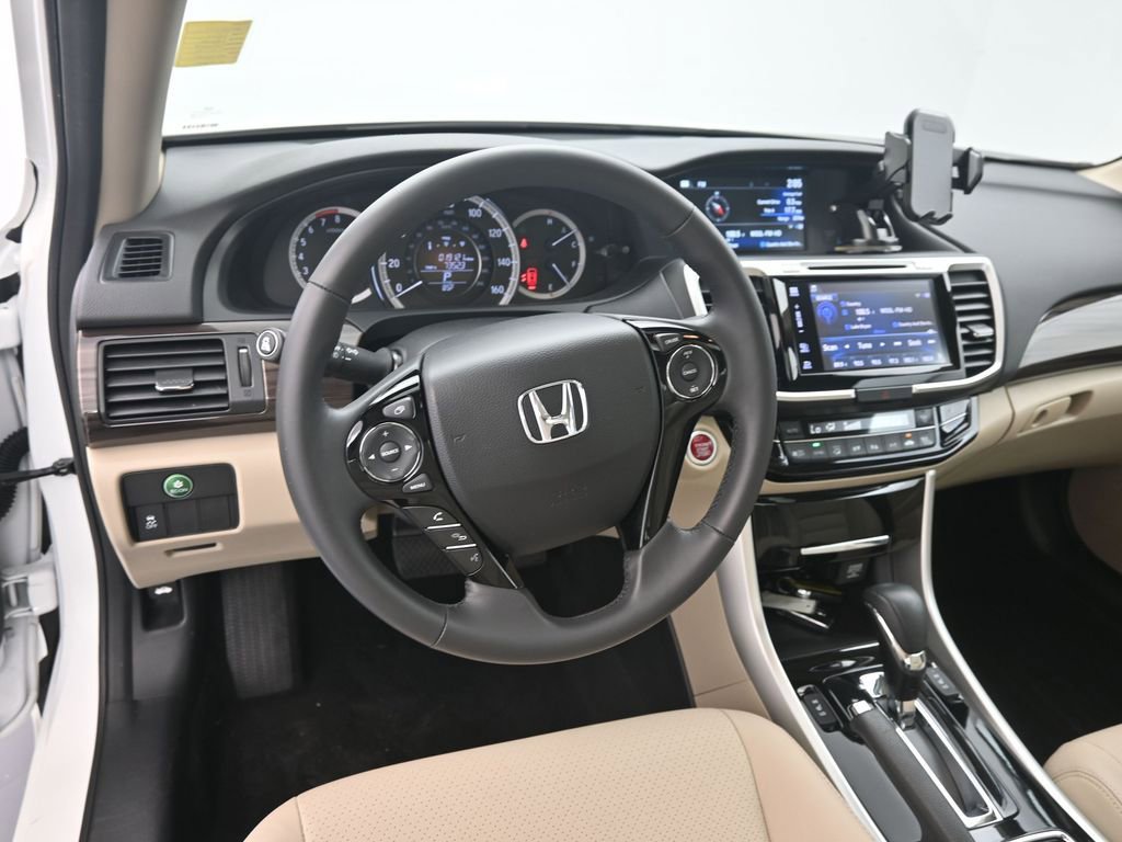 Used 2017 Honda Accord EX-L image 18