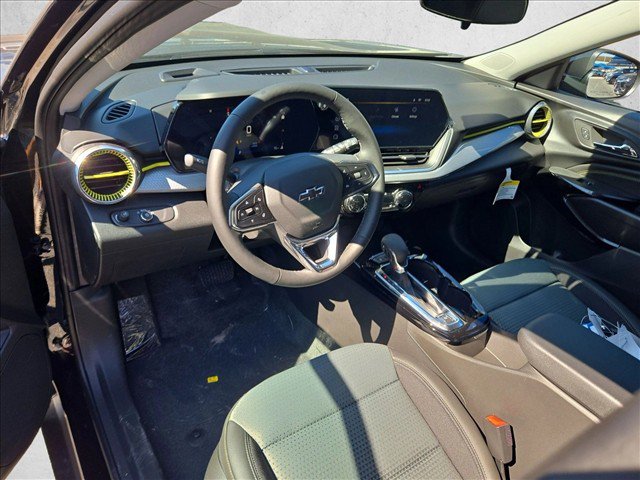 New 2026 Chevrolet Trax LT w/ Midnight Edition FWD image 3
