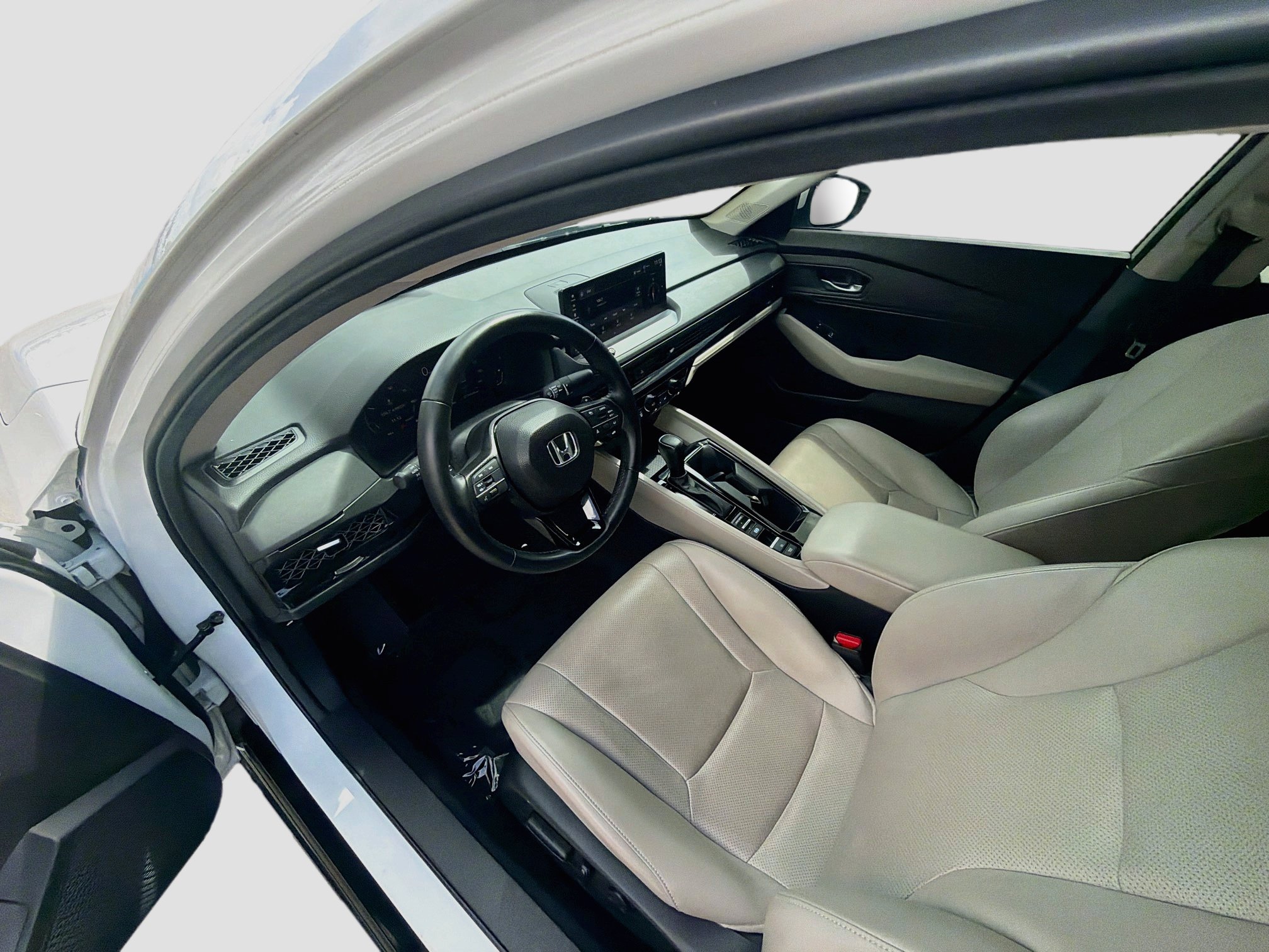 Used 2024 Honda Accord EX-L image 9