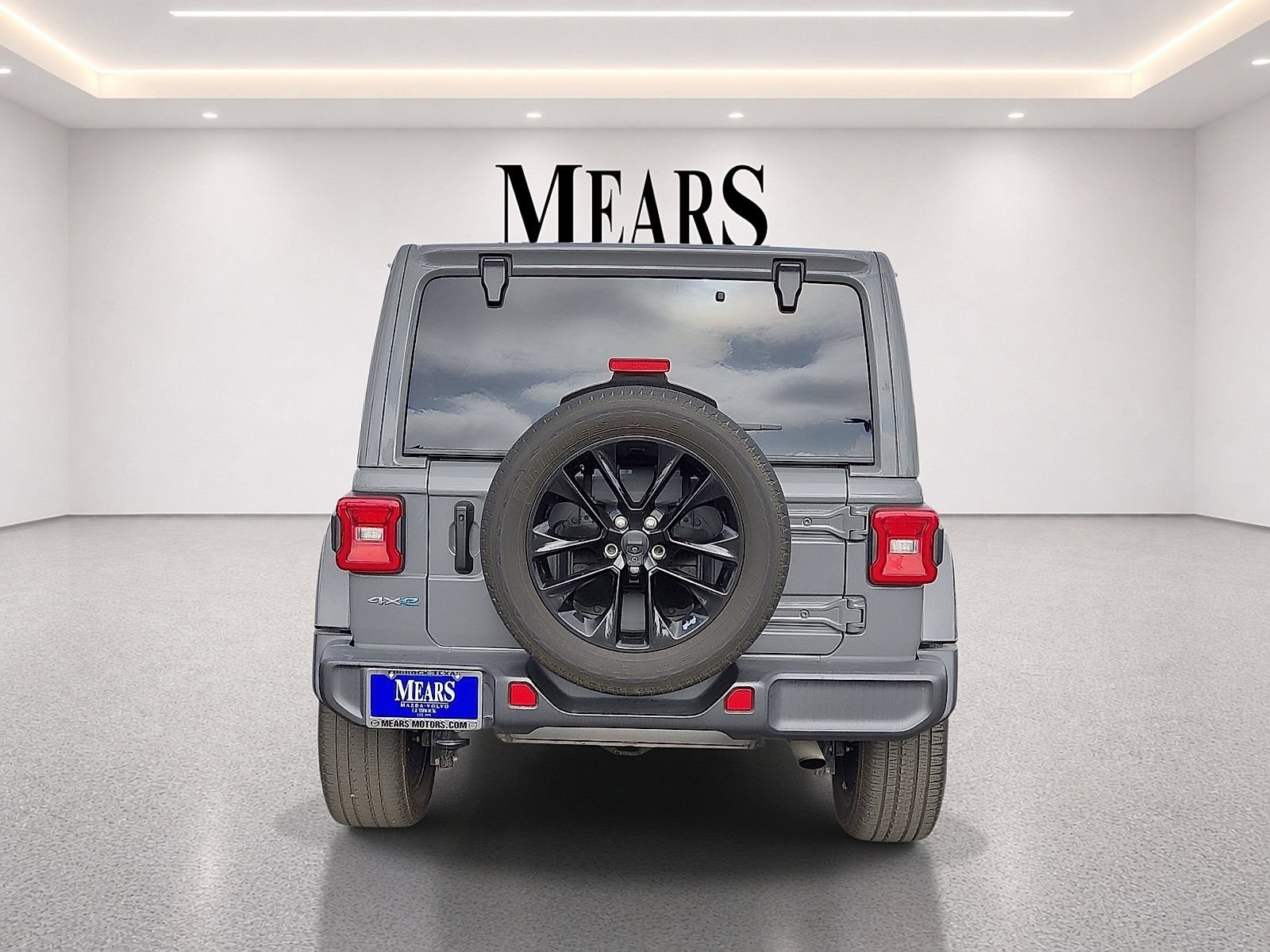 Used 2021 Jeep Wrangler Unlimited Sahara w/ Cold Weather Group AWD/4WD image 4