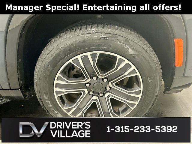 Used 2024 Jeep Wagoneer L 4WD w/ Premium Group I image 8