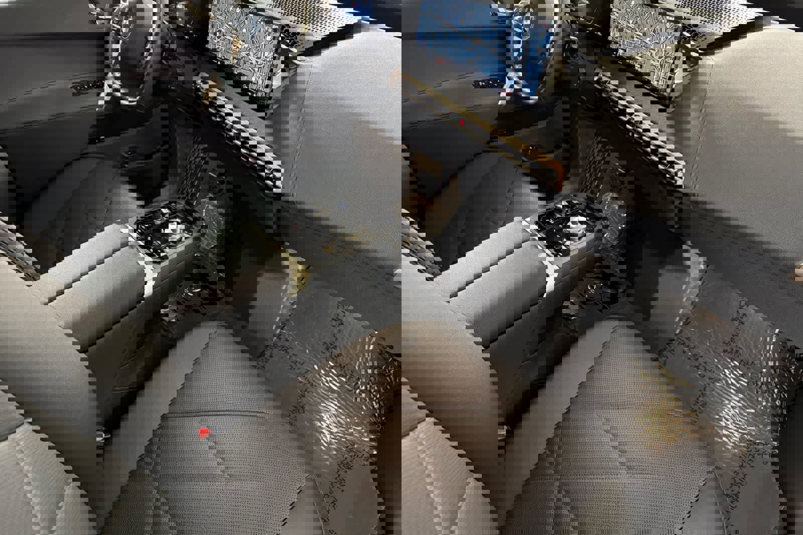 Used 2023 BMW iX xDrive50 w/ Sport Package image 16