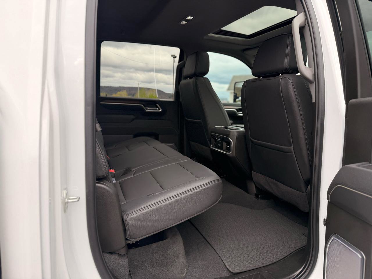 Used 2025 GMC Sierra 3500 Denali AWD/4WD image 21