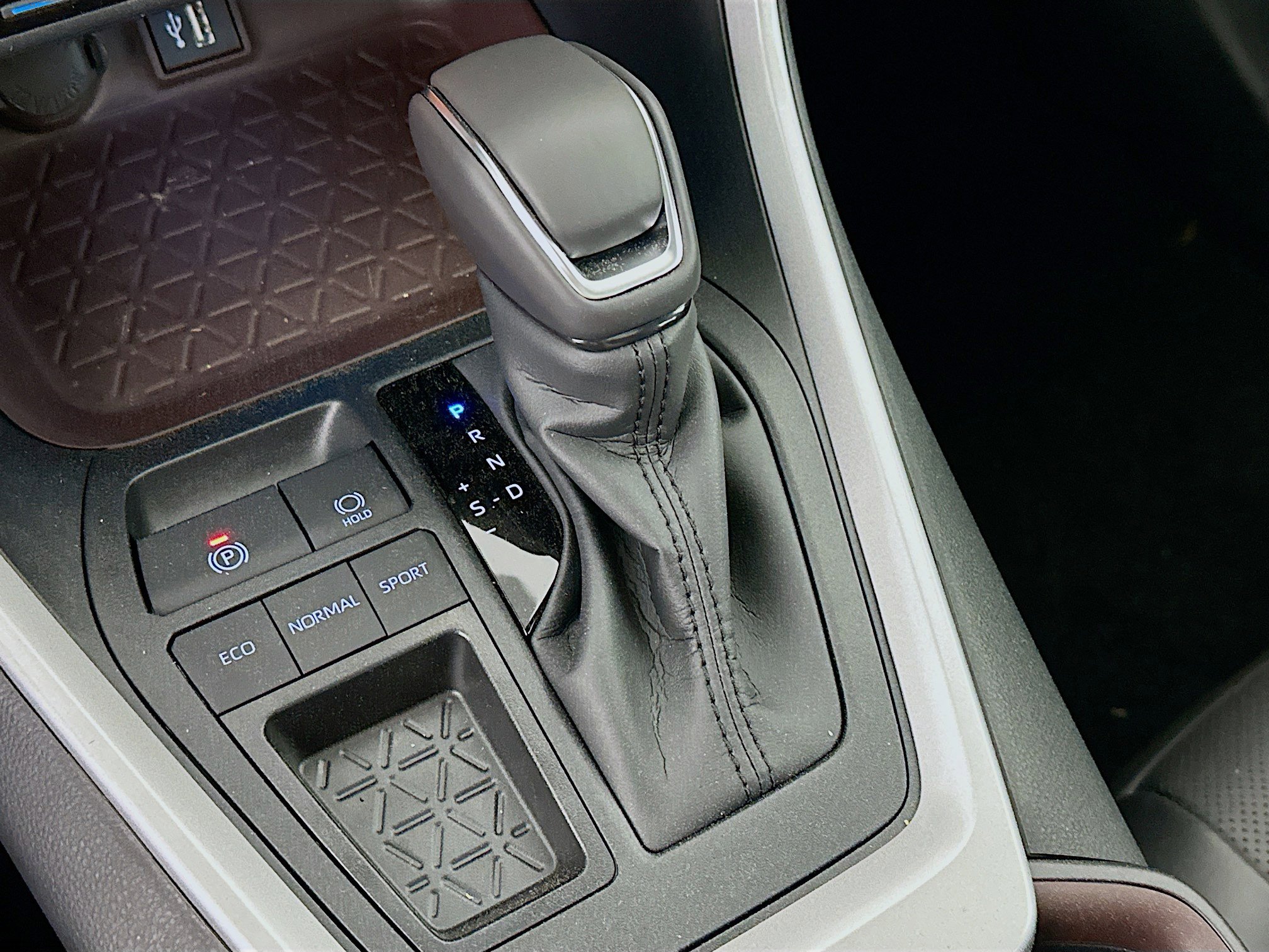 Used 2025 Toyota RAV4 Limited image 25