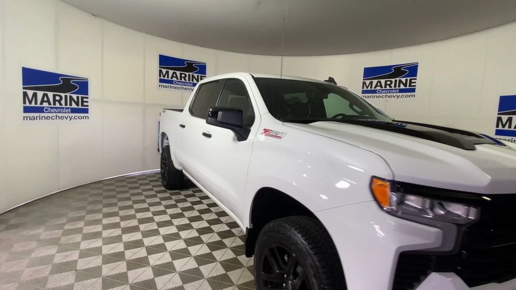 Used 2025 Chevrolet Silverado 1500 LT Trail Boss w/ Convenience Package II AWD/4WD image 4