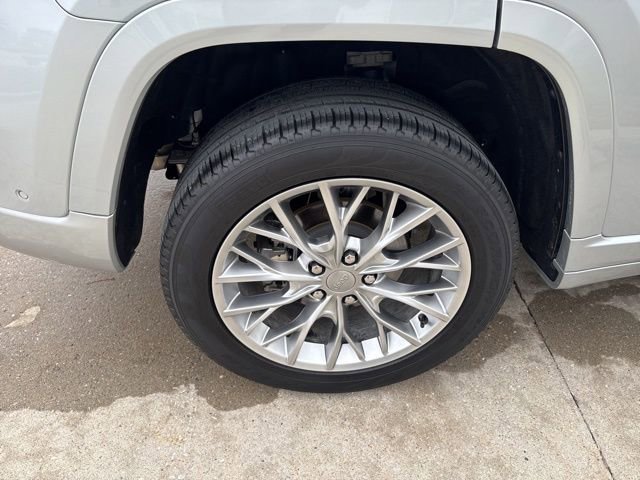 Used 2024 Jeep Grand Cherokee Summit image 9