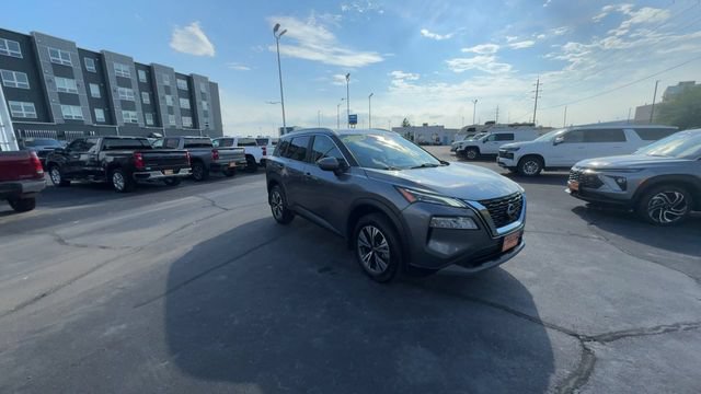Used 2023 Nissan Rogue SV w/ SV Premium B Package AWD/4WD image 2