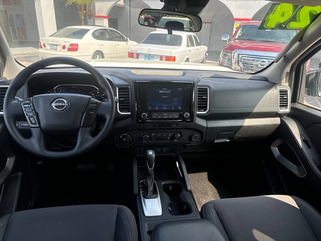 Used 2024 Nissan Frontier SV AWD/4WD image 12