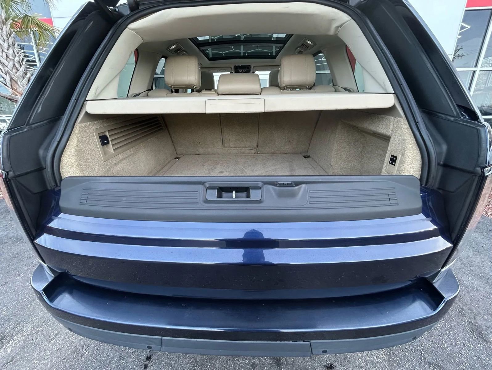 Used 2015 Land Rover Range Rover HSE image 19