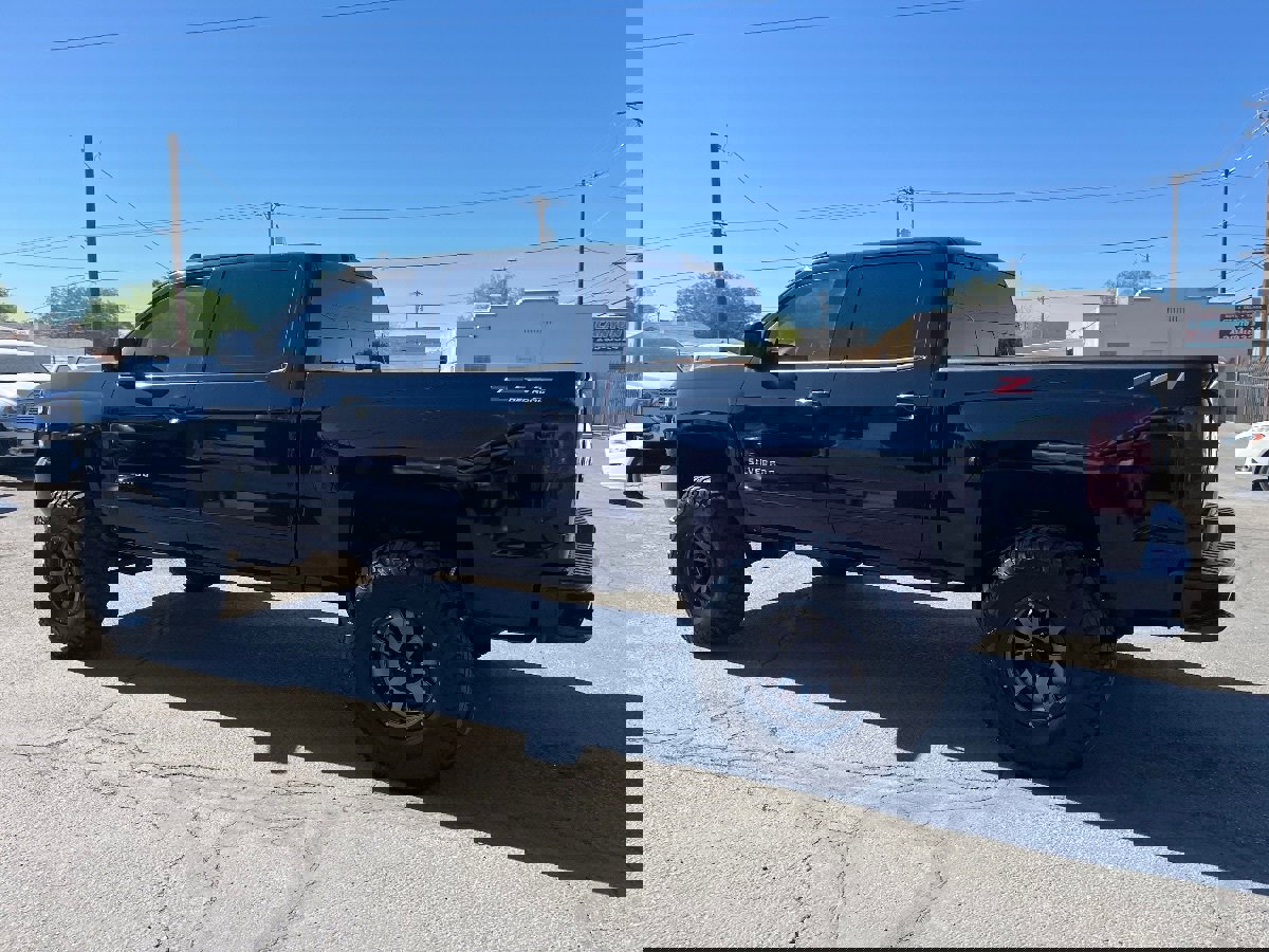 Used 2018 Chevrolet Silverado 1500 LT w/ All Star Edition AWD/4WD image 8