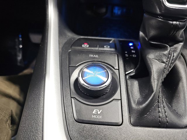 Used 2022 Toyota RAV4 XSE w/ XSE Grade Weather Package AWD/4WD image 24