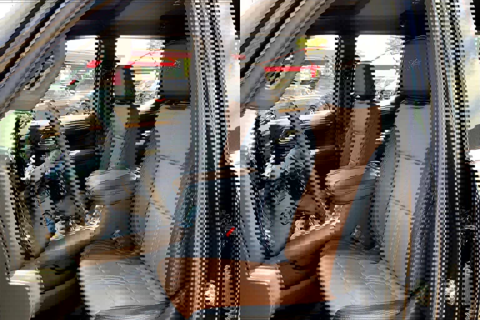 Used 2024 Chevrolet Silverado 1500 High Country w/ Technology Package AWD/4WD image 8