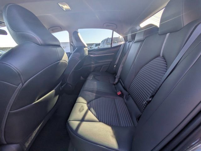 Used 2021 Toyota Camry SE image 11