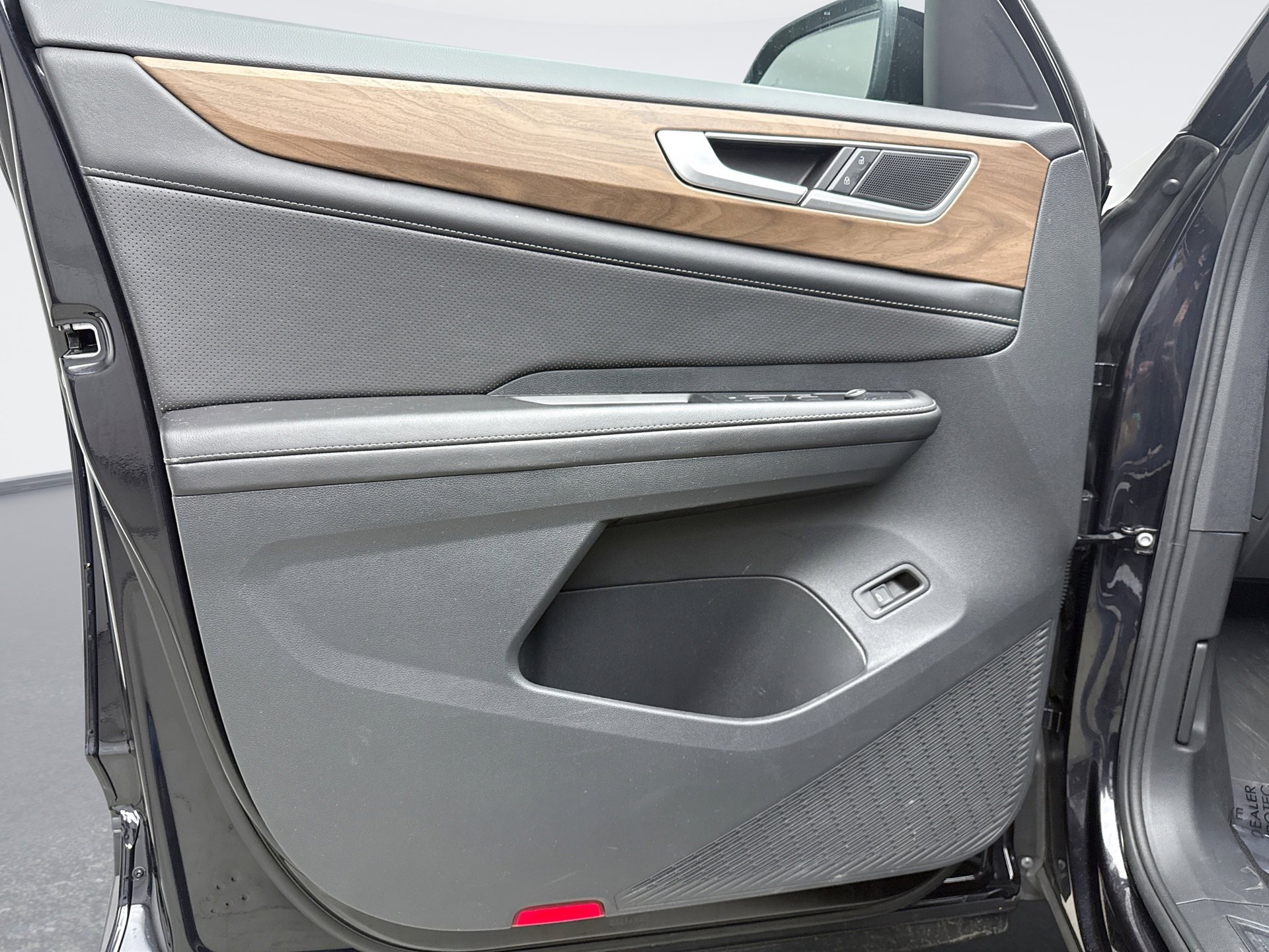 Used 2024 Volkswagen Atlas SE image 9