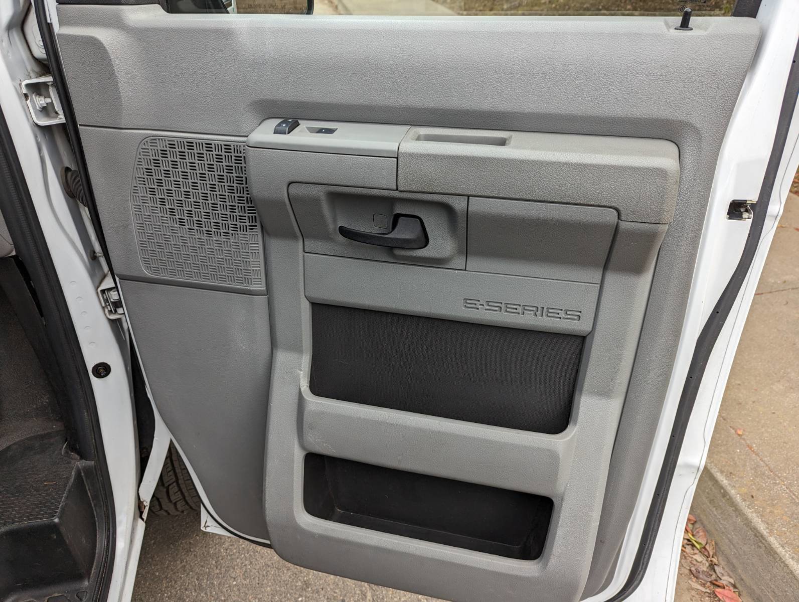 Used 2014 Ford E-150 and Econoline 150 w/ Power Group RWD image 10