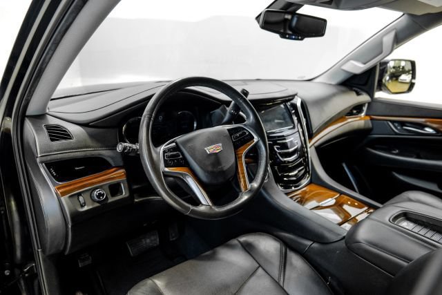 Used 2020 Cadillac Escalade 2WD image 4
