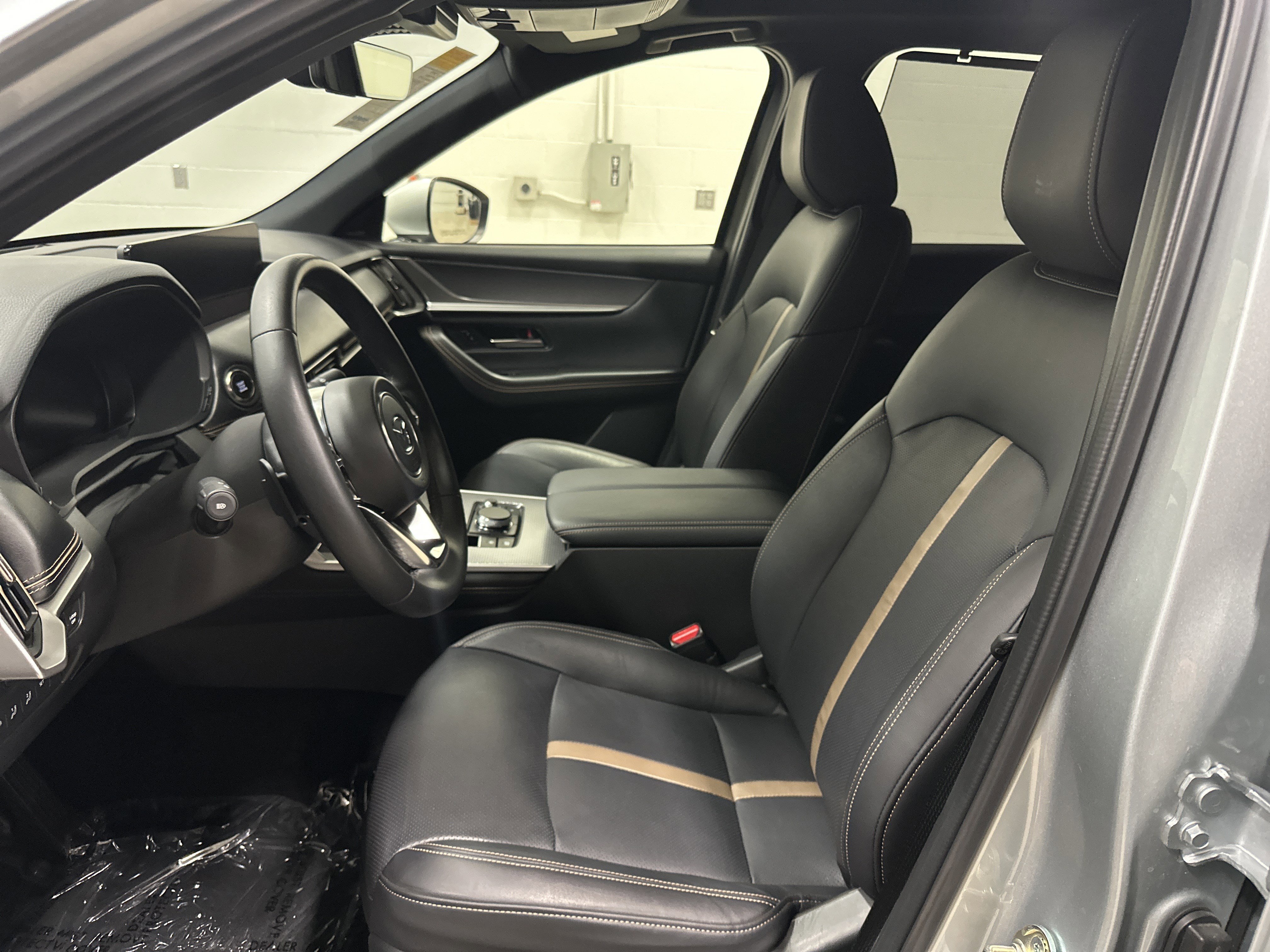 Used 2024 MAZDA CX-90 3.3 Turbo w/ Premium Plus Pkg image 16