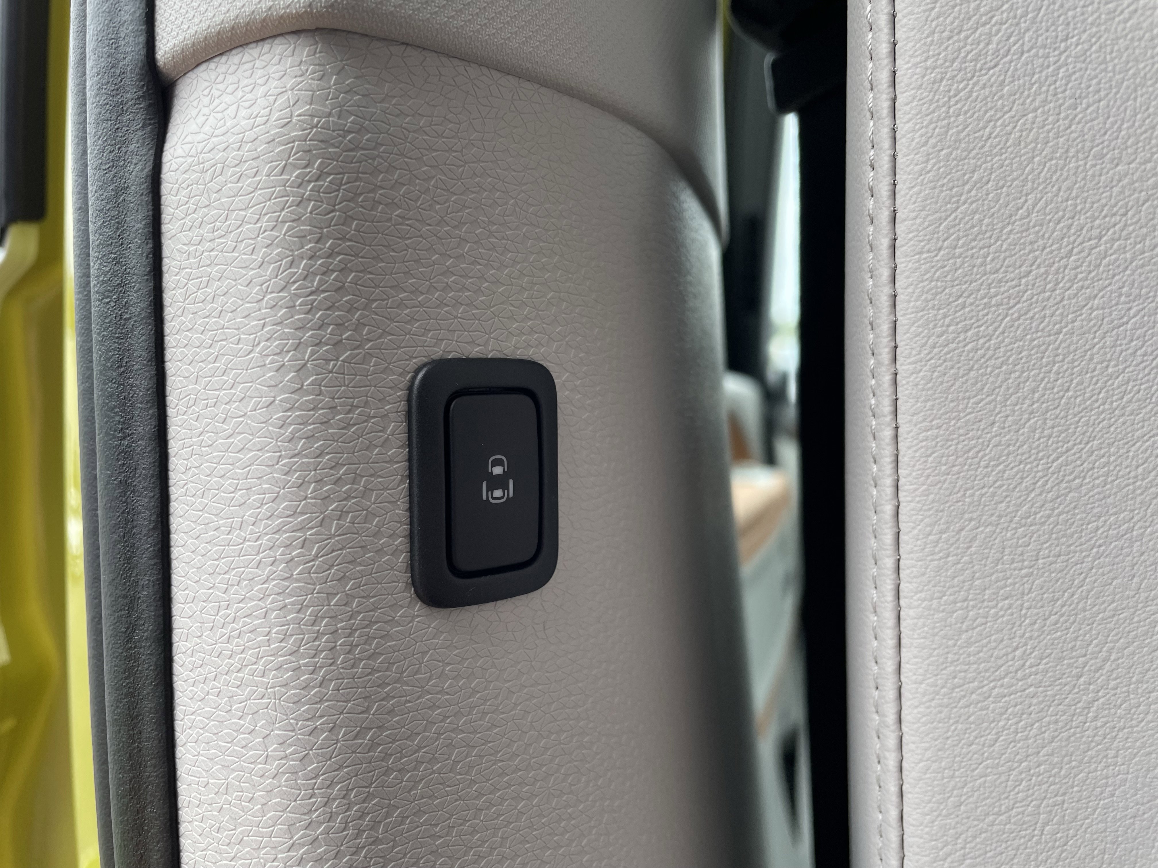 New 2025 Volkswagen ID. Buzz 1st Edition image 13