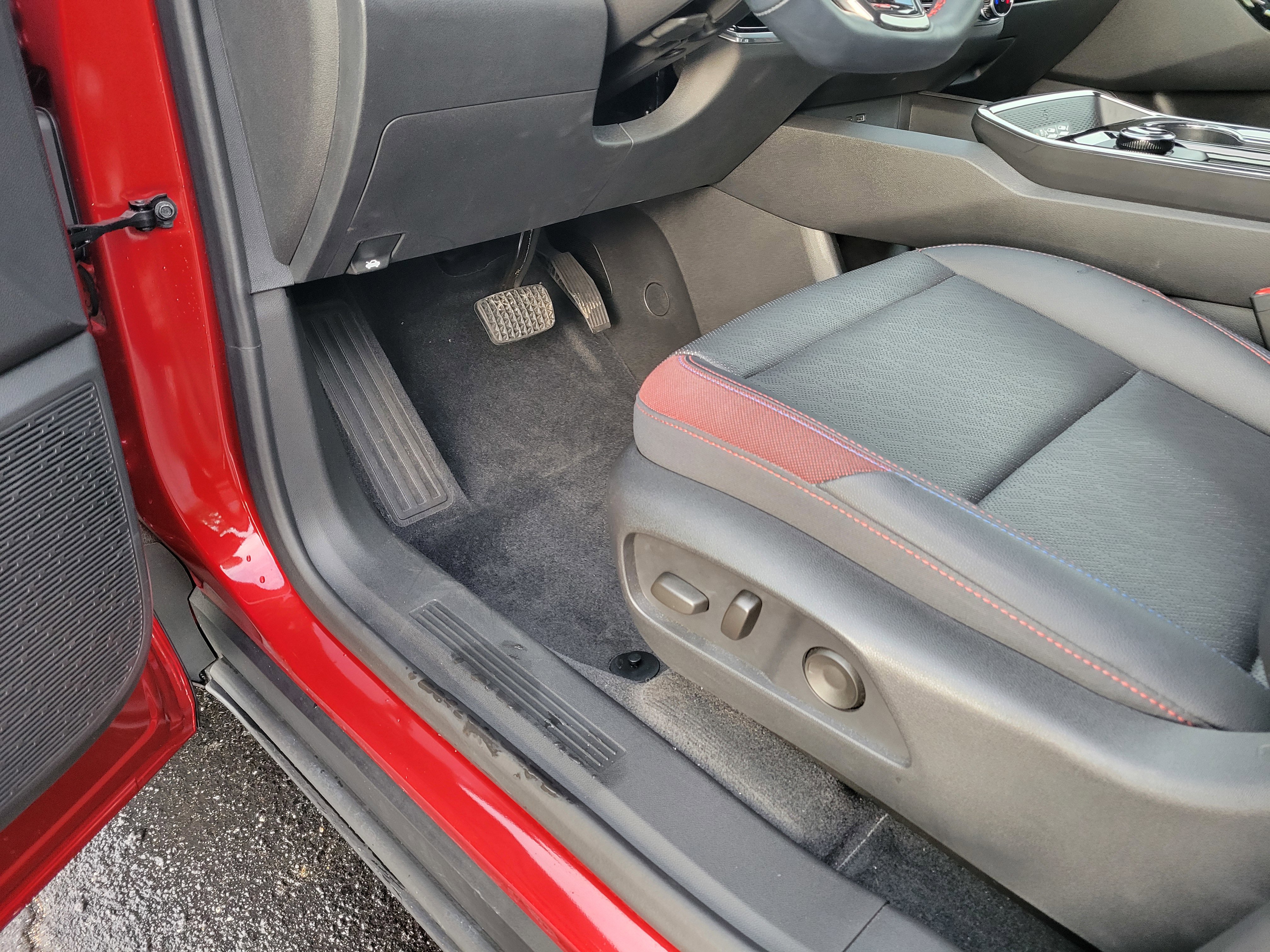 Used 2025 Chevrolet Equinox RS w/ Safety and Technology Package image 29