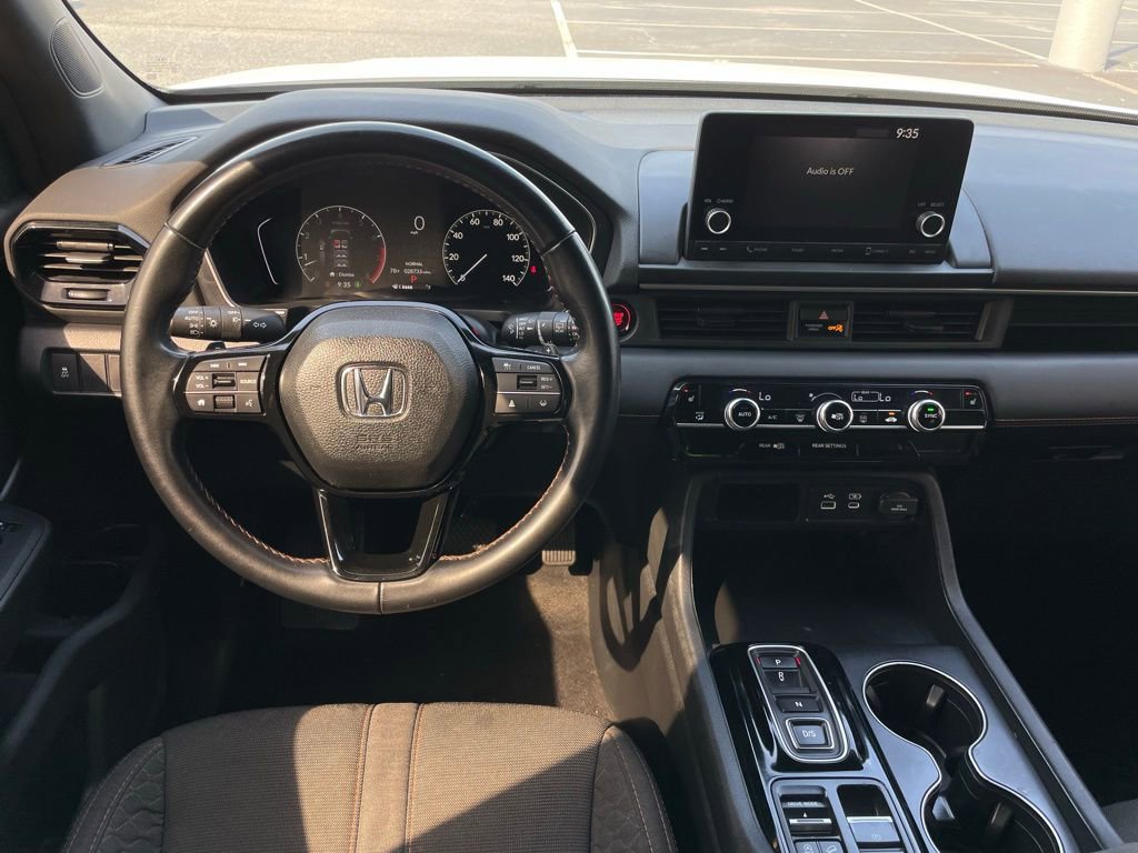 Certified 2025 Honda Pilot Sport image 11