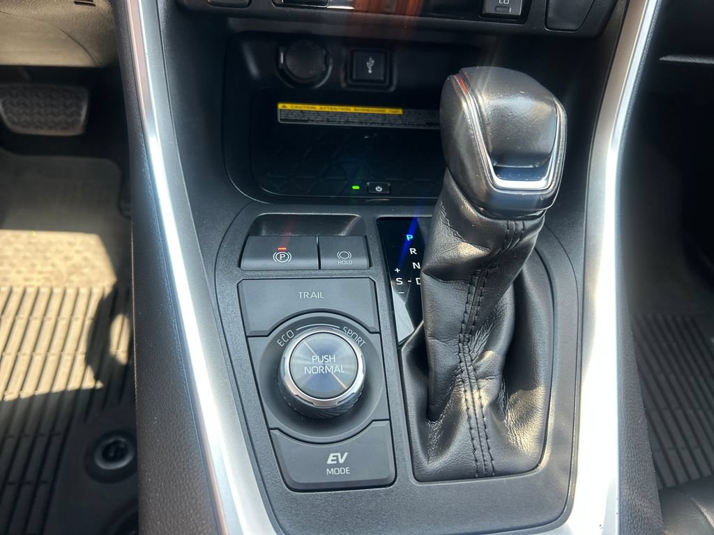 Used 2020 Toyota RAV4 XSE AWD/4WD image 25