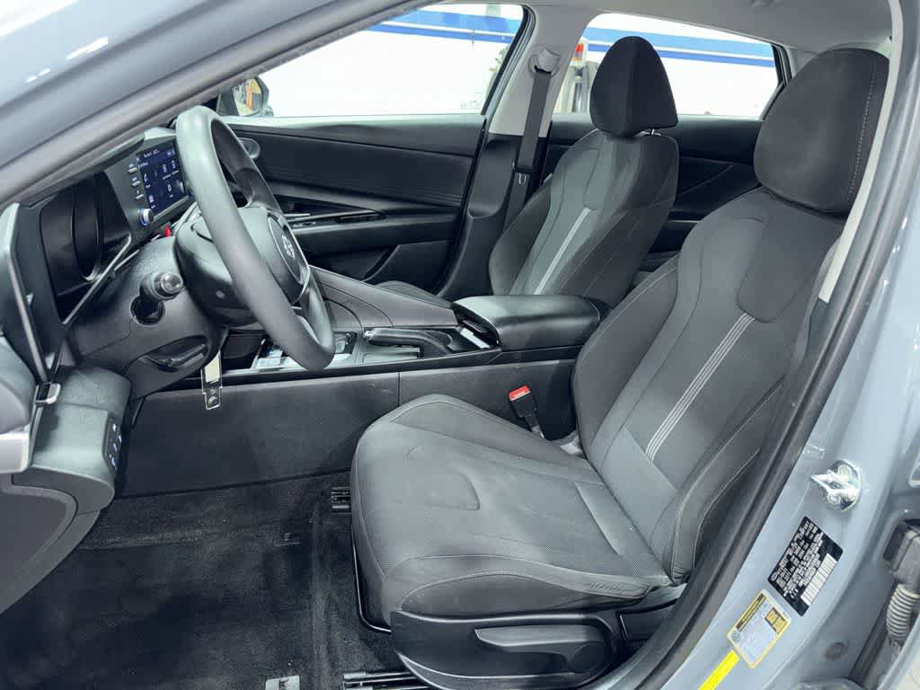 Used 2022 Hyundai Elantra SE FWD image 15