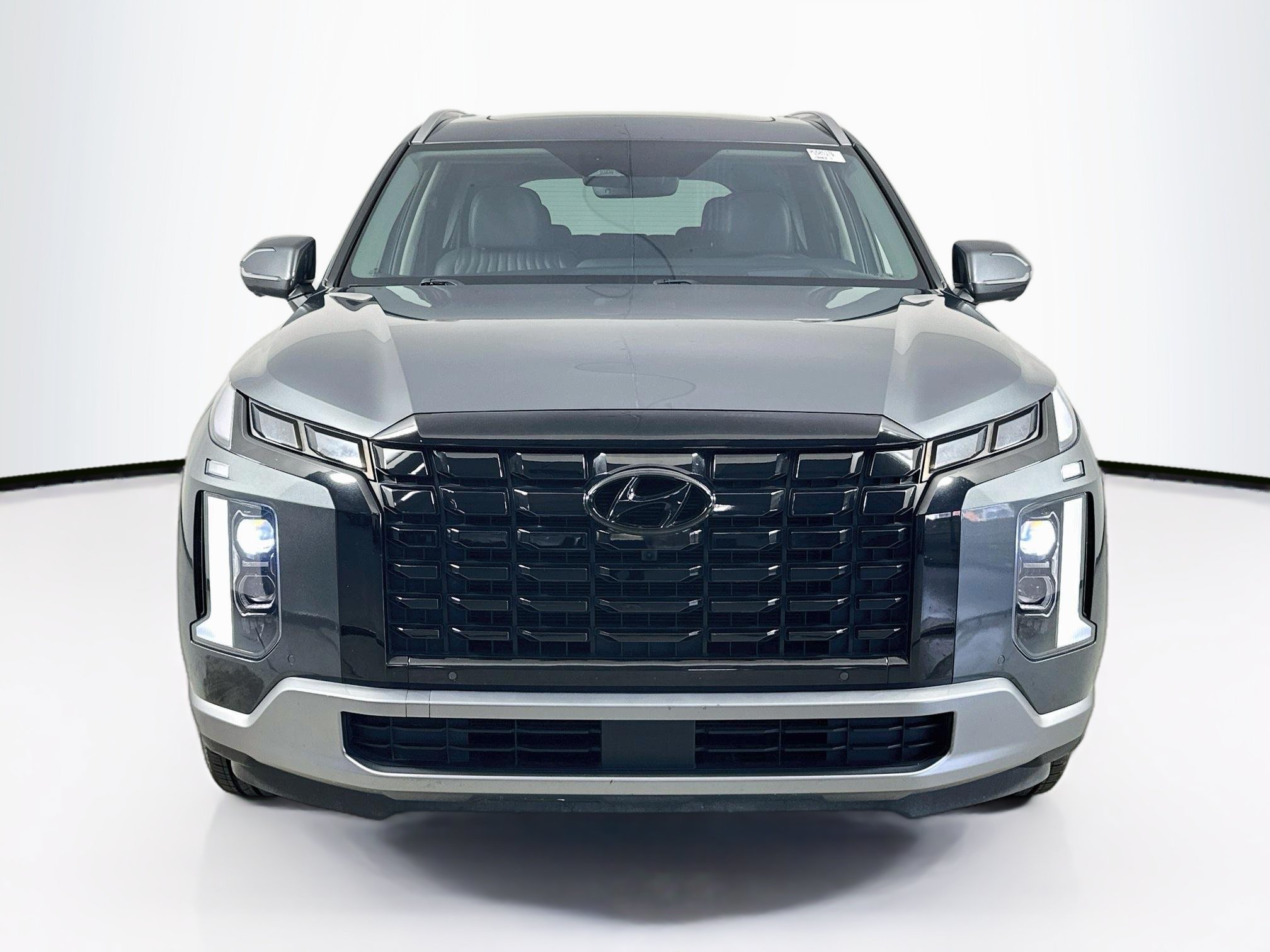 Used 2023 Hyundai Palisade Limited FWD image 2