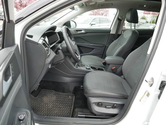 Used 2025 Volkswagen Taos SE AWD/4WD image 13