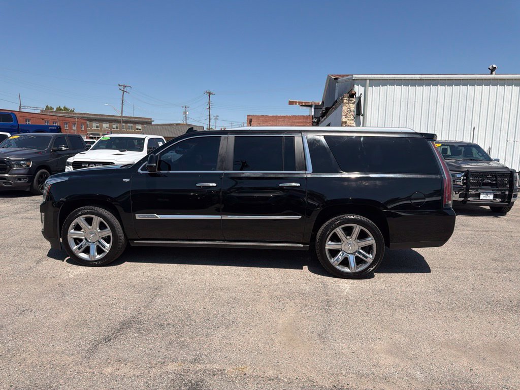 Used 2017 Cadillac Escalade ESV Premium Luxury RWD image 2