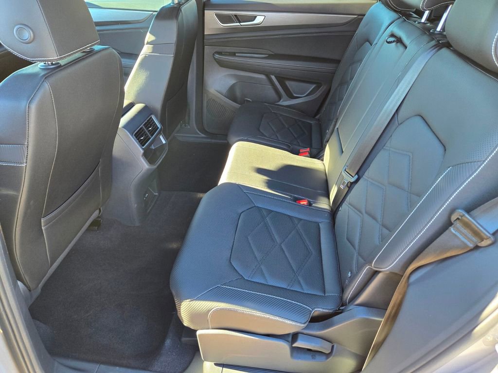 Certified 2025 Volkswagen Atlas Cross Sport SE image 9