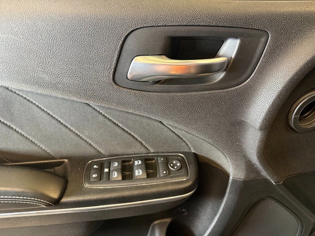 Used 2017 Dodge Charger SXT image 18