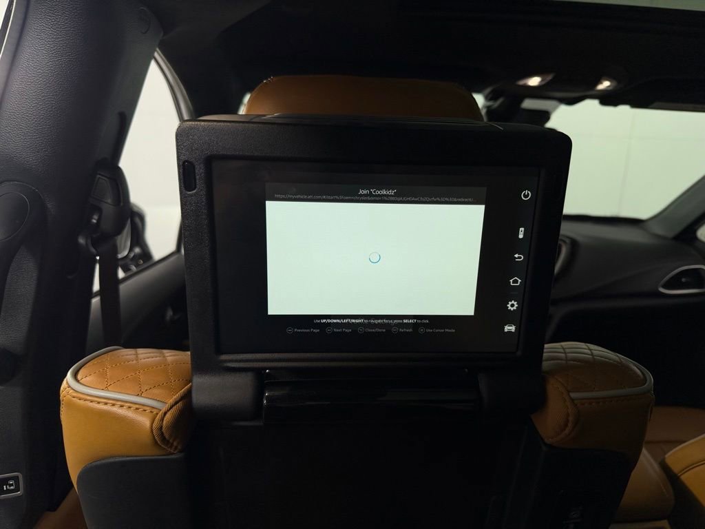 Used 2023 Chrysler Pacifica Pinnacle FWD image 37
