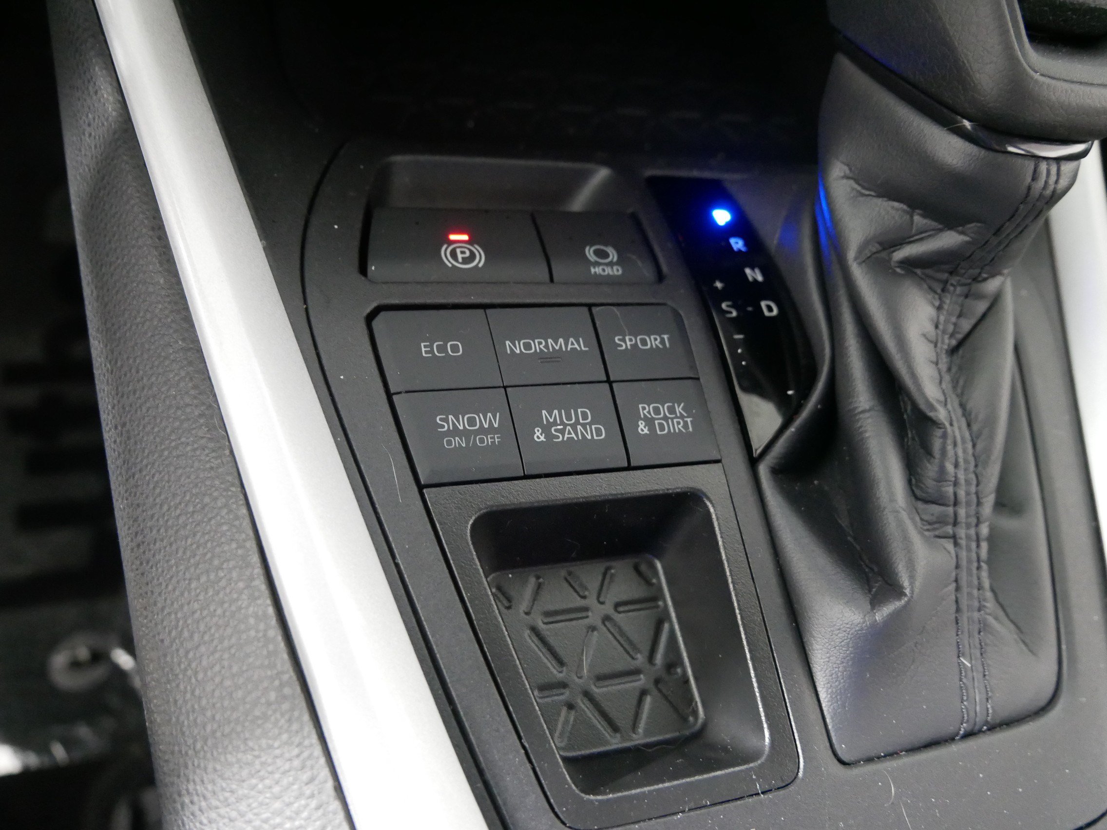 Used 2024 Toyota RAV4 XLE AWD/4WD image 29