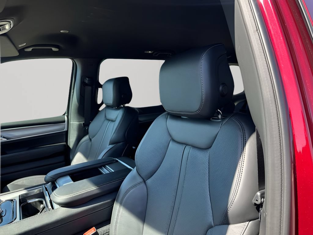 New 2026 Jeep Grand Wagoneer Limited AWD/4WD image 32