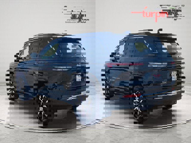 Used 2023 Jeep Grand Cherokee Limited w/ Luxury Tech Group II image 3