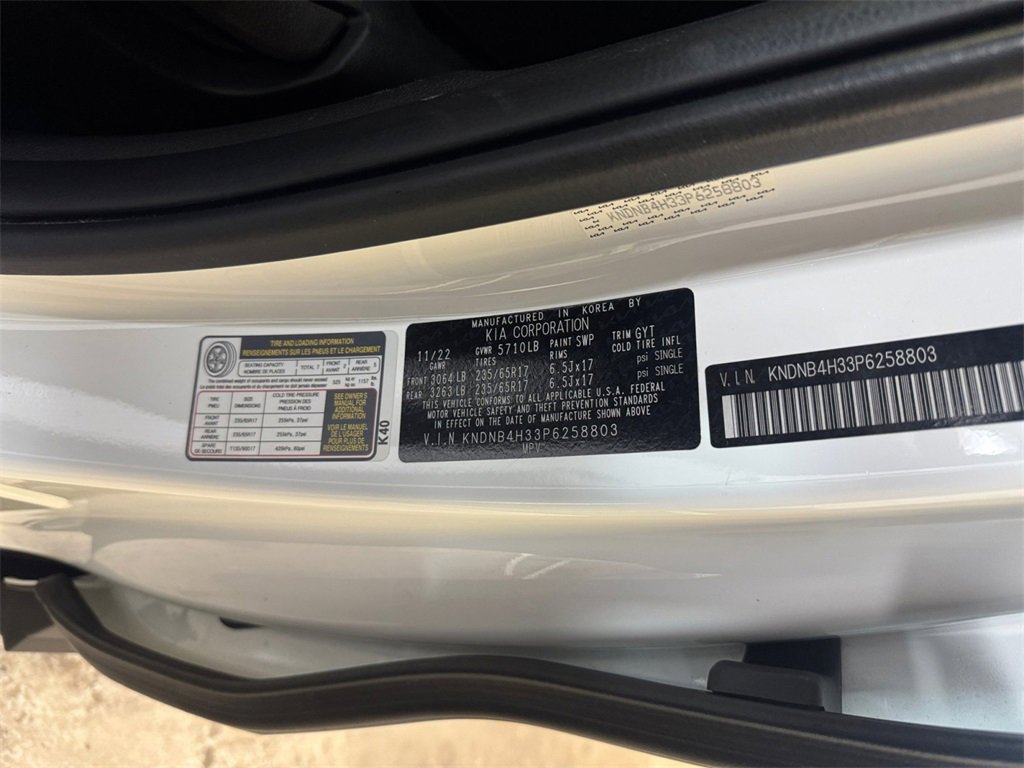 Used 2023 Kia Carnival LX image 31