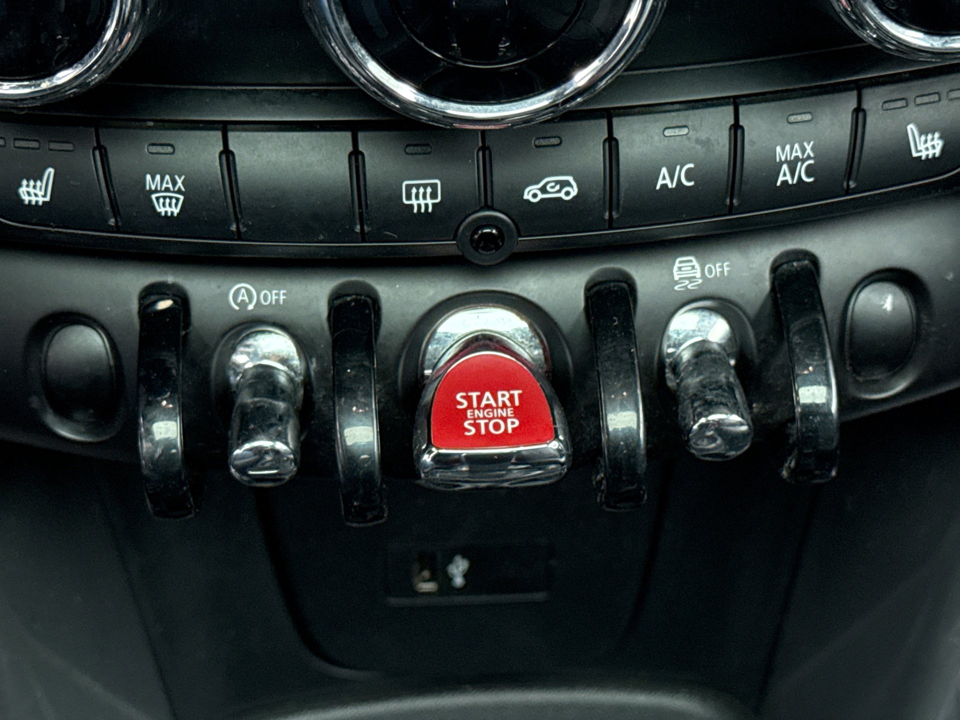 Used 2021 MINI Cooper 2-Door Hardtop image 19